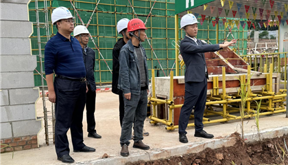 向誠、石鎮(zhèn)槐暗訪工程項目建設(shè)和企業(yè)運營管理工作